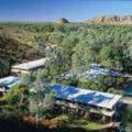 Отель Heavitree Gap Outback Lodge