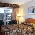 Отель Econo Lodge Inn & Suites Lethbridge