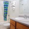 Отель Frontier Suites Airport Hotel