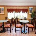 Отель Econo Lodge Mobile