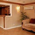 Отель Econo Lodge Maingate