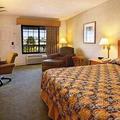 Отель Ramada Inn & Suites Costa Mesa/Newport Beach