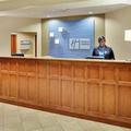 Отель Holiday Inn Express & Suites Bradley Airport