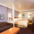 Отель Clarion Suites Maingate