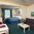 Отель Comfort Suites Maingate East