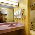 Отель Howard Johnson Express Inn & Suites Lake Front Park