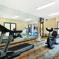 Отель Days Inn and Suites Savannah Gateway