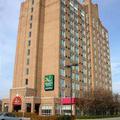 Отель Quality Hotel & Suites Toronto Airport East